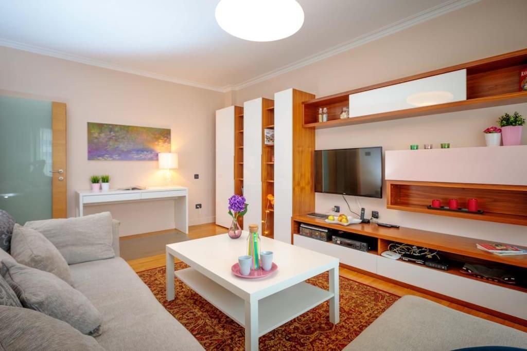 Green Apartment - Top Location, Near City Center! Sofya Dış mekan fotoğraf