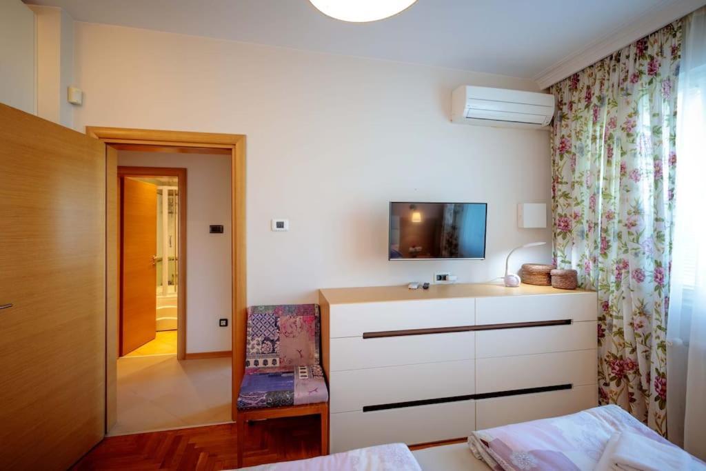 Green Apartment - Top Location, Near City Center! Sofya Dış mekan fotoğraf