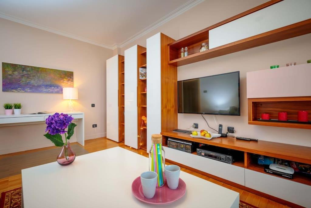 Green Apartment - Top Location, Near City Center! Sofya Dış mekan fotoğraf