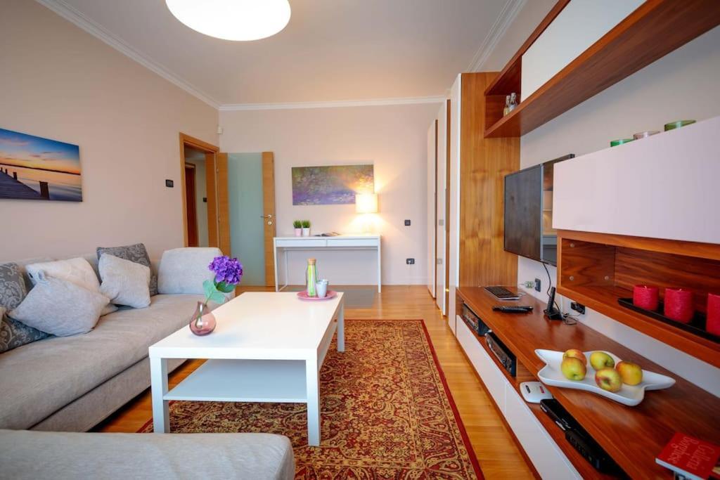 Green Apartment - Top Location, Near City Center! Sofya Dış mekan fotoğraf