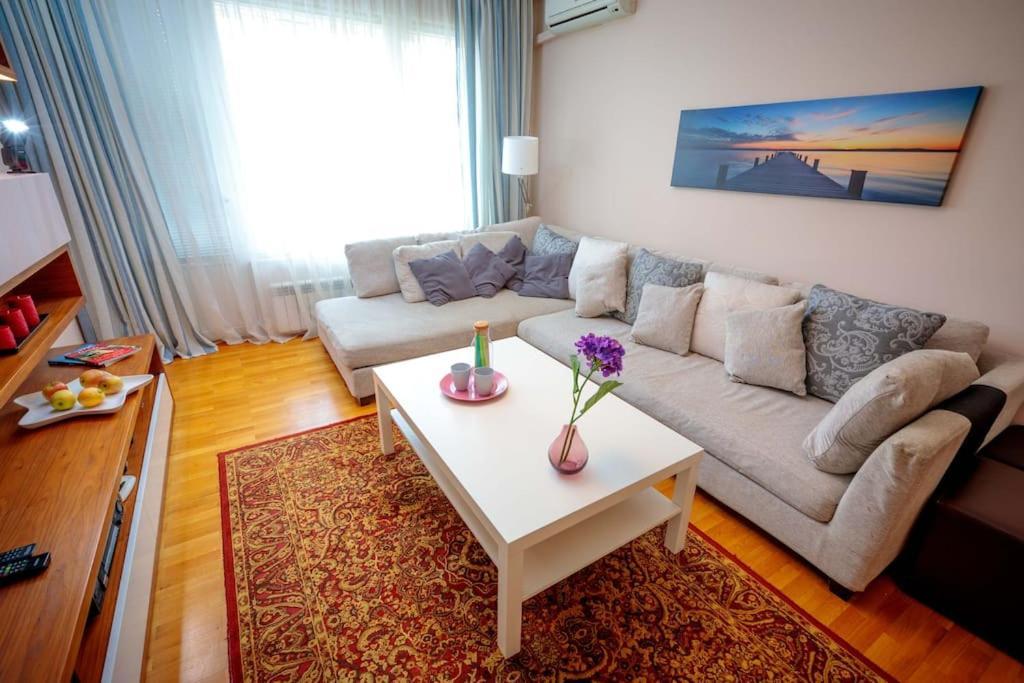 Green Apartment - Top Location, Near City Center! Sofya Dış mekan fotoğraf