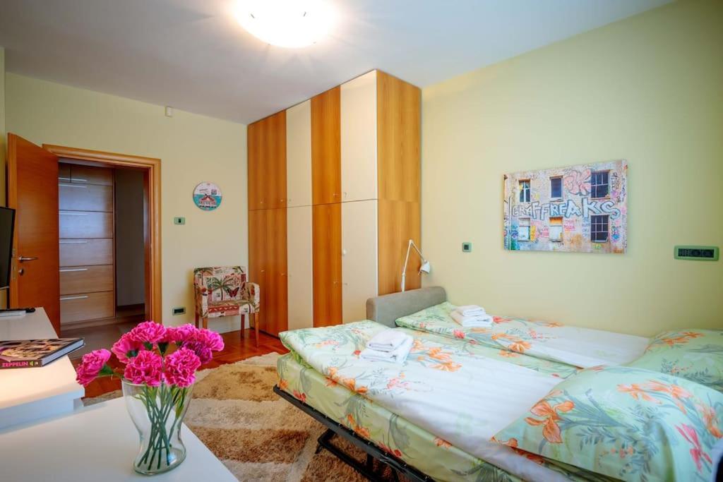 Green Apartment - Top Location, Near City Center! Sofya Dış mekan fotoğraf